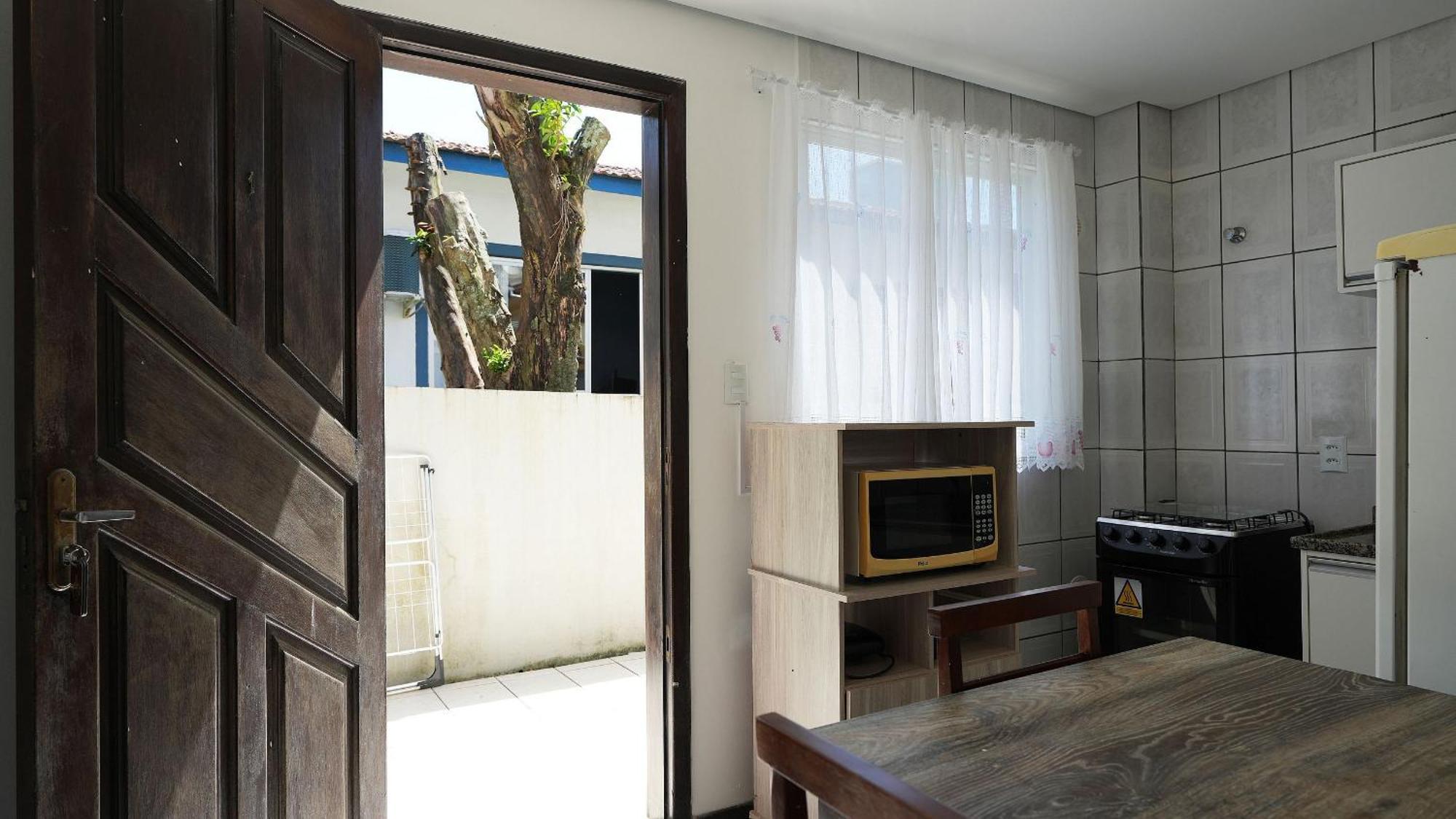 Residencial Adolfo - Mestre Naro บอมบินญัส ภายนอก รูปภาพ