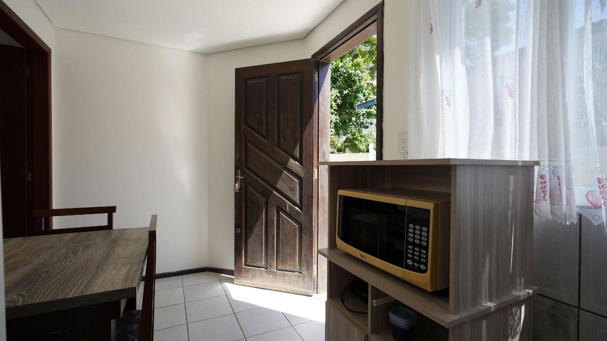 Residencial Adolfo - Mestre Naro บอมบินญัส ภายนอก รูปภาพ