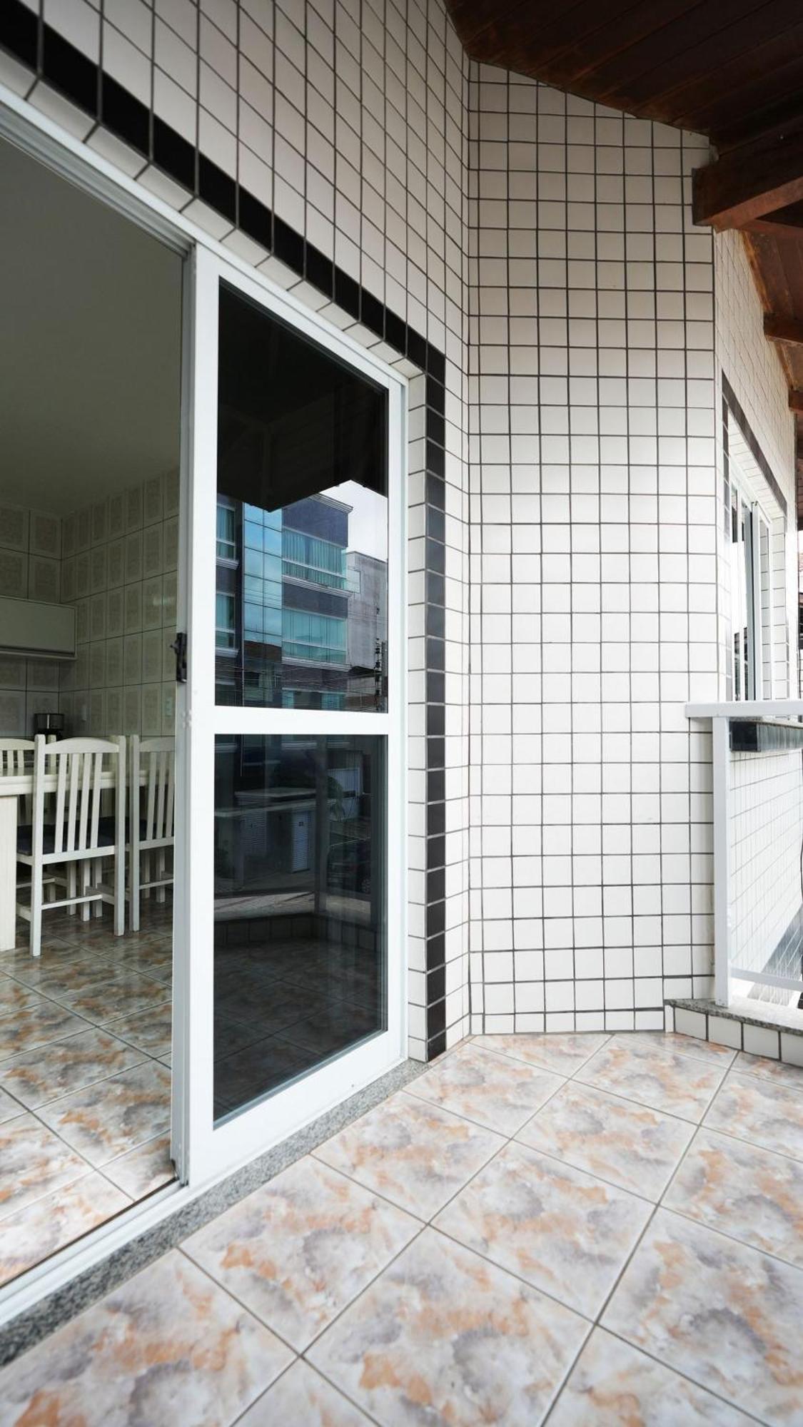 Residencial Adolfo - Mestre Naro บอมบินญัส ภายนอก รูปภาพ