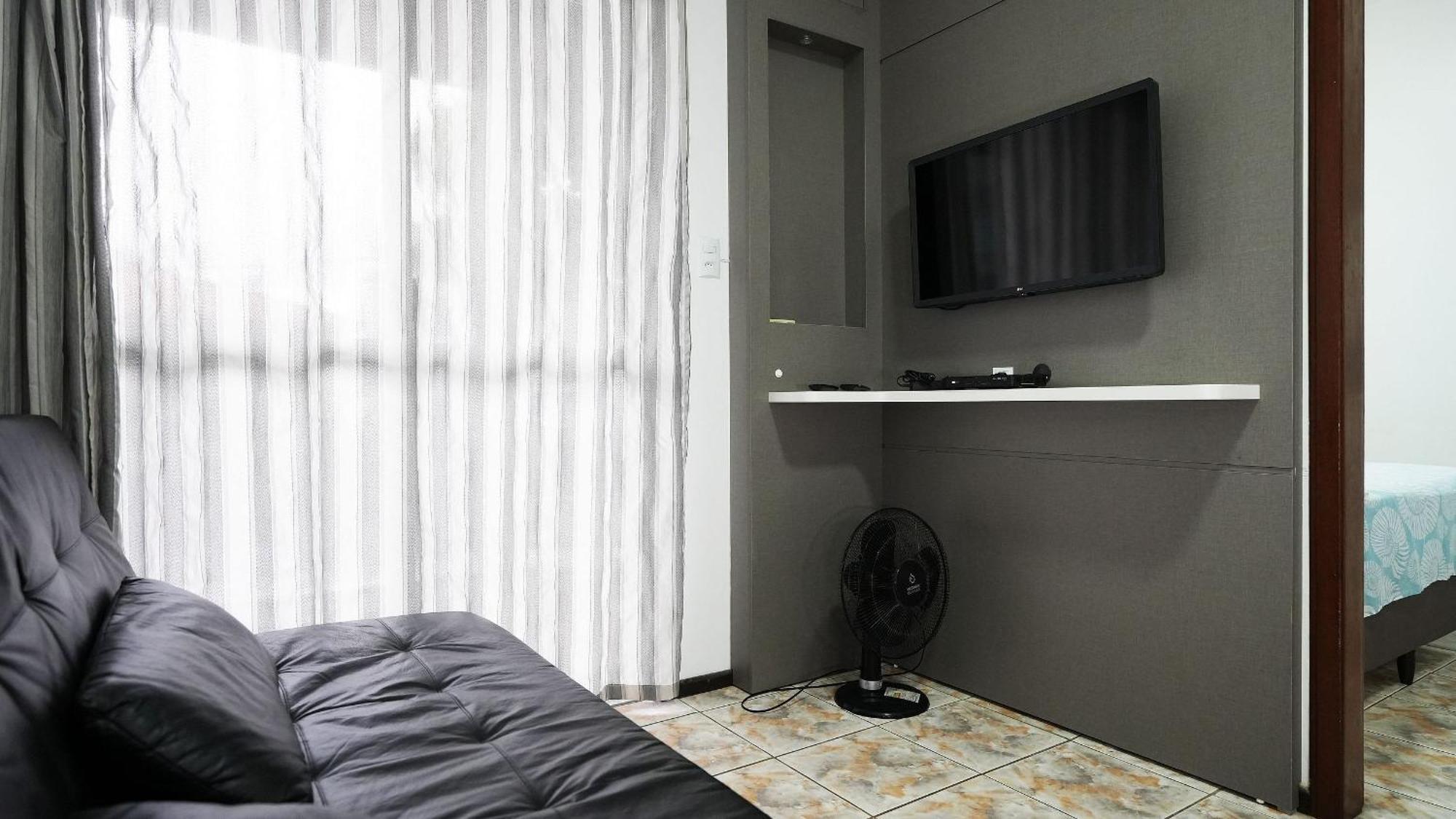 Residencial Adolfo - Mestre Naro บอมบินญัส ภายนอก รูปภาพ