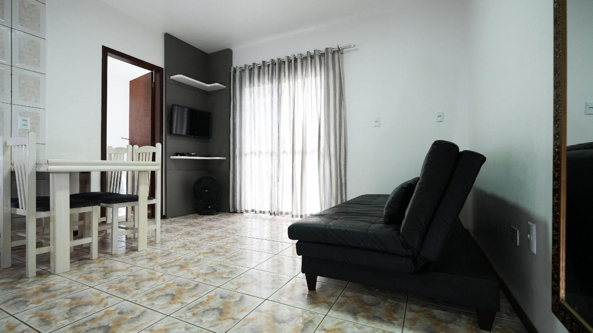 Residencial Adolfo - Mestre Naro บอมบินญัส ภายนอก รูปภาพ