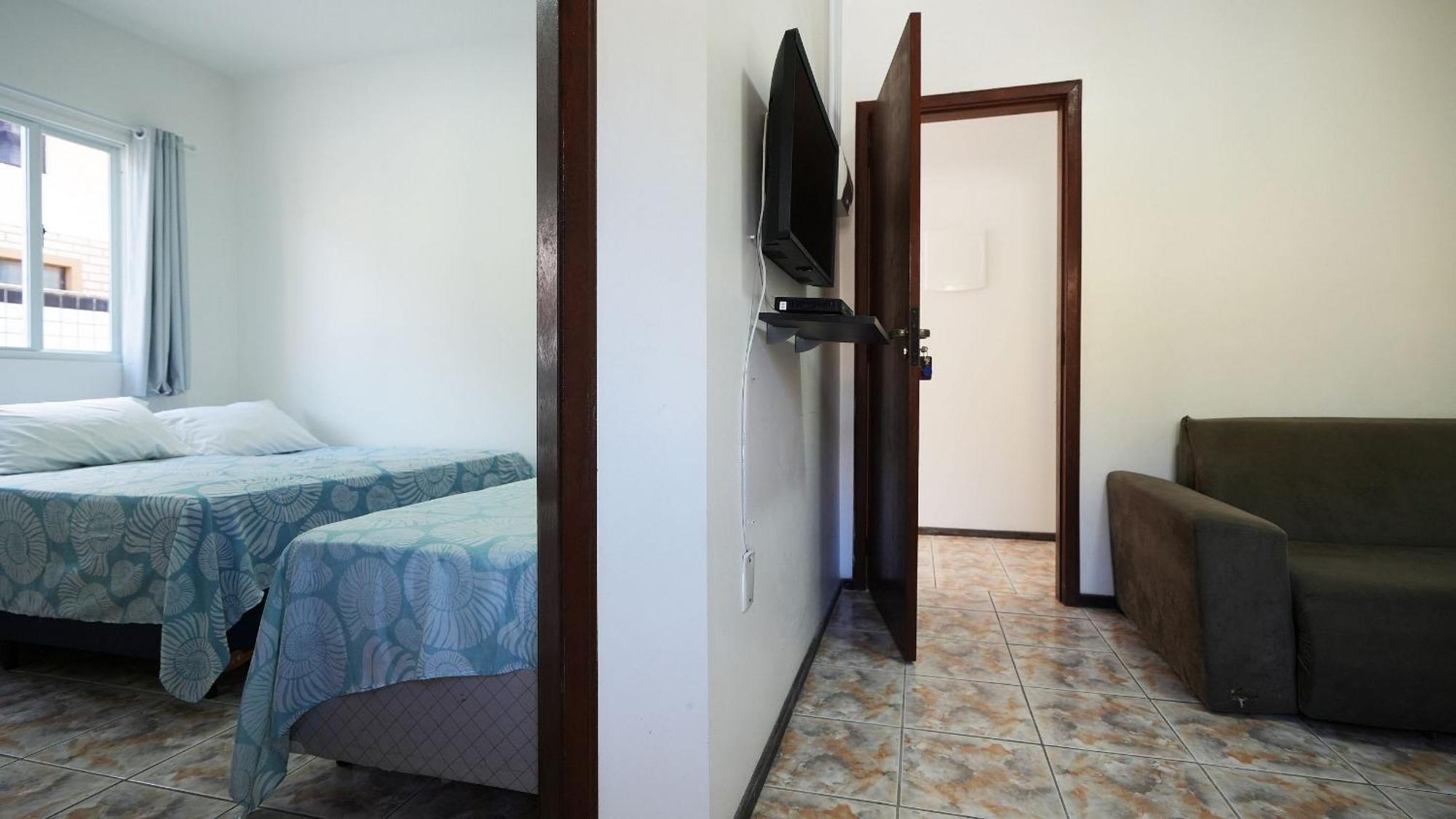 Residencial Adolfo - Mestre Naro บอมบินญัส ภายนอก รูปภาพ