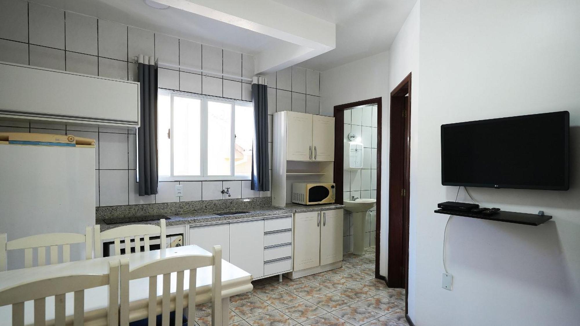 Residencial Adolfo - Mestre Naro บอมบินญัส ภายนอก รูปภาพ