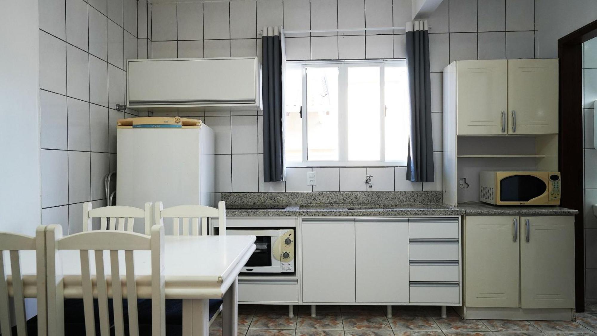 Residencial Adolfo - Mestre Naro บอมบินญัส ภายนอก รูปภาพ