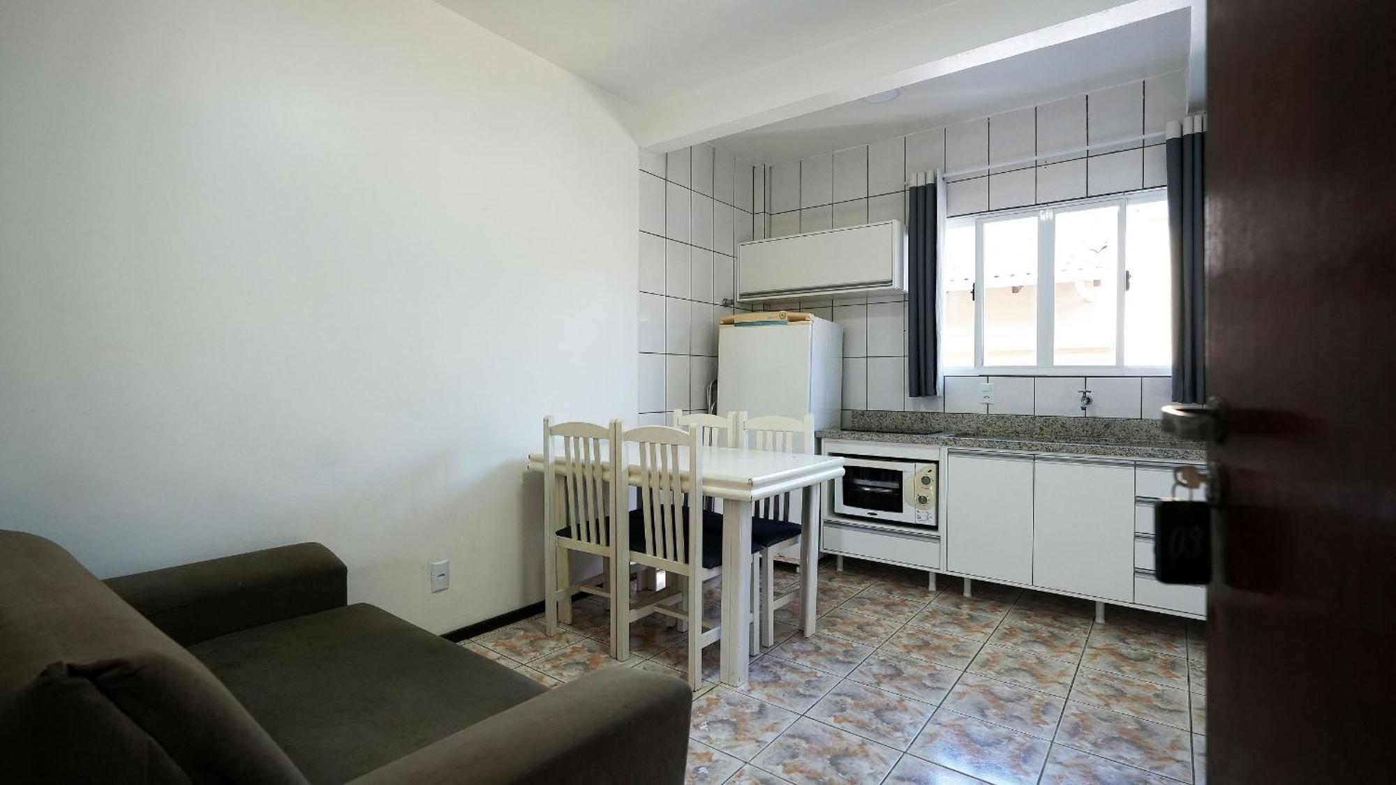 Residencial Adolfo - Mestre Naro บอมบินญัส ภายนอก รูปภาพ