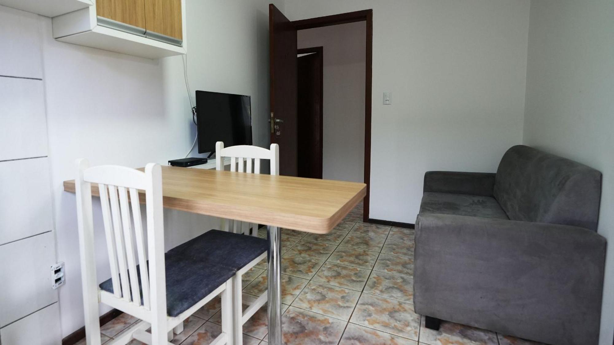Residencial Adolfo - Mestre Naro บอมบินญัส ภายนอก รูปภาพ