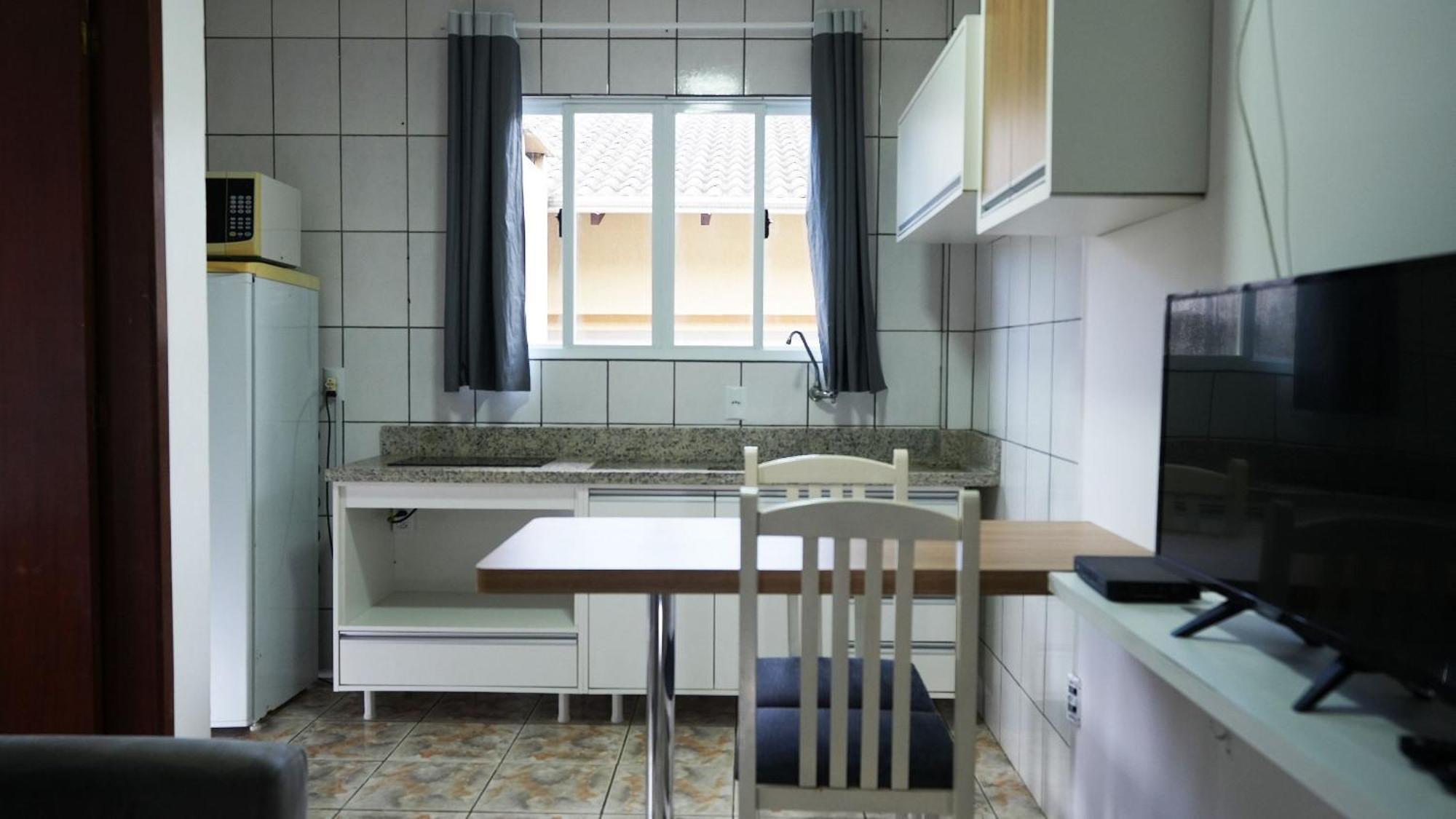 Residencial Adolfo - Mestre Naro บอมบินญัส ภายนอก รูปภาพ