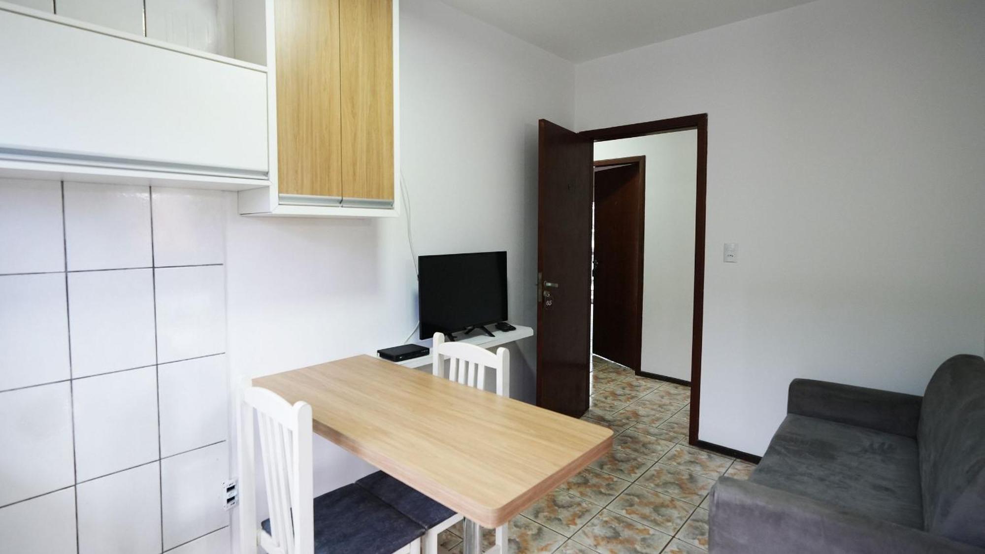 Residencial Adolfo - Mestre Naro บอมบินญัส ภายนอก รูปภาพ