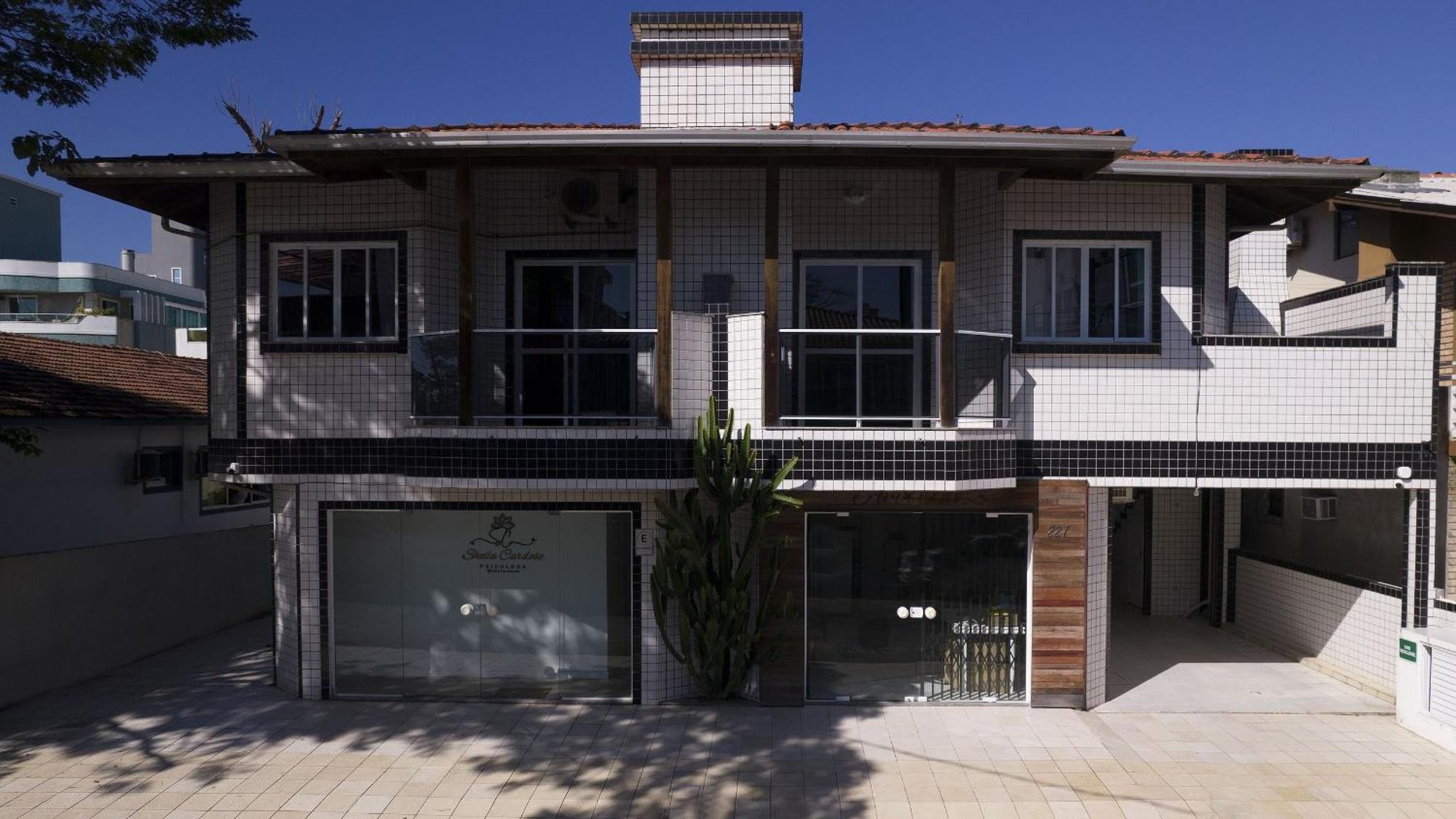 Residencial Adolfo - Mestre Naro บอมบินญัส ภายนอก รูปภาพ